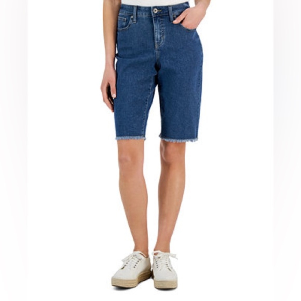 476M NWT Style &‎ Co Women's Raw Hem Bermuda Shorts - Size: 4